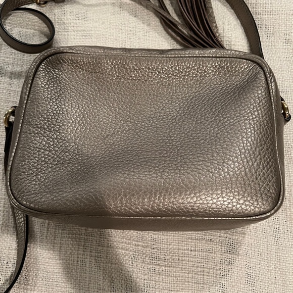 GUCCI Pebbled Calfskin Small Soho Disco Crossbody - Metallic - Picture 4 of 12